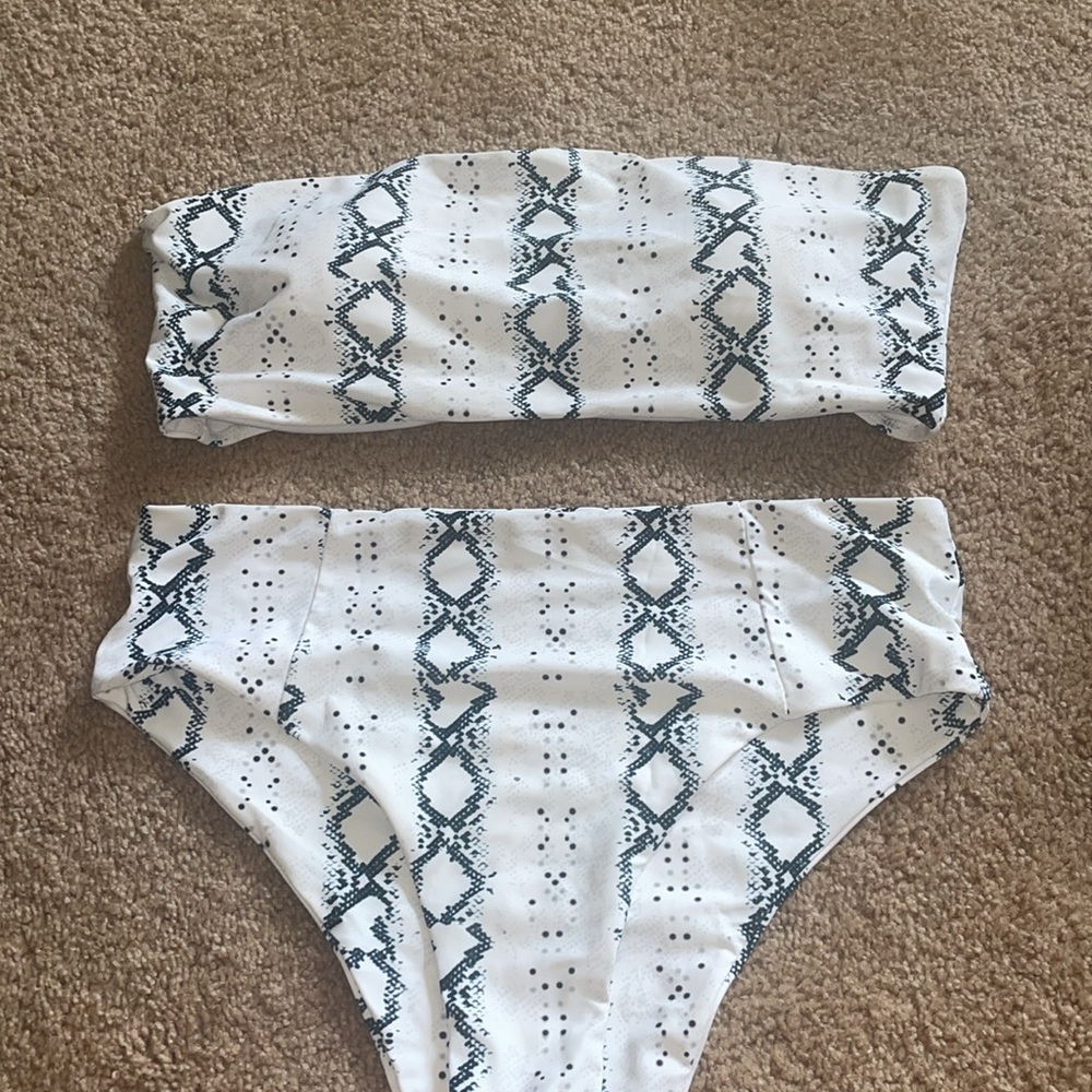 White and Black Patterned Bikini size XL bikini top bikini set swim wear - Picture 2 of 7
